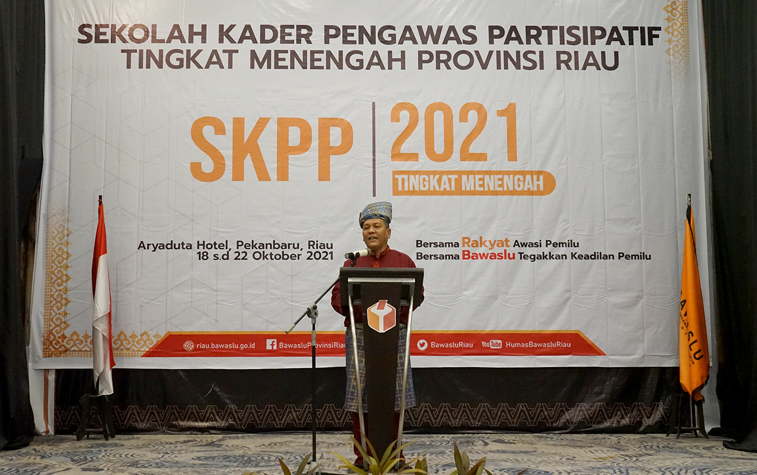 Ketua Bawaslu Riau Membuka SKPP Tingkat Menengah