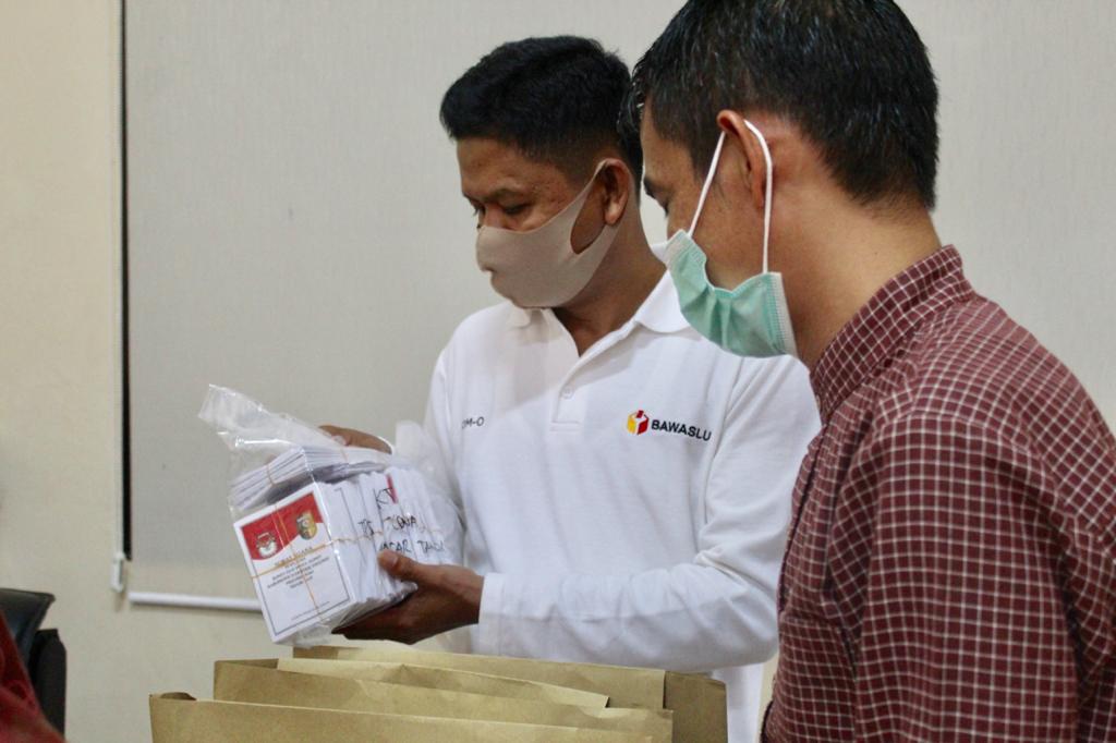 Pastikan Ketersediaan Kelengkapan Pilkada 2020 Bawaslu Riau Tinjau Gudang & Logistik KPU Kuantan Singingi