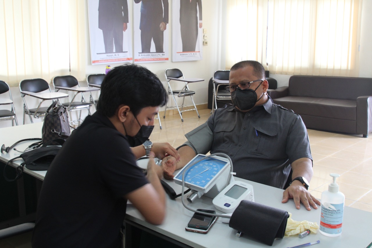 Bawaslu Riau Gelar Vaksinasi Dosis Kedua