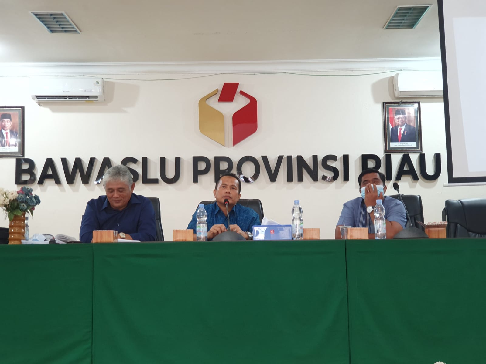 â€œHadapi Pemilu 2024, Bawaslu Riau Petakan Potensi Sengketa  Verifikasi Parpol  Pemilu  Serta Bagikan Sertifikat Mediator bagi Bawaslu Kabupaten/Kotaâ€