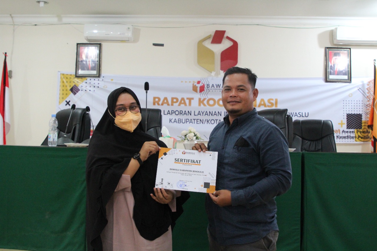 Bawaslu Kabupaten Bengkalis Raih Apresiasi Keaktifan Pengelolaan Kehumasan dan Data Informasi Se-Riau