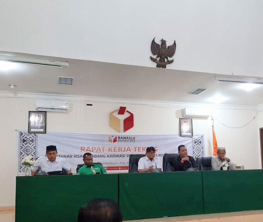 Hakim PTUN Pekanbaru Kuatkan Peran Perisalah Pada Kegiatan Rakernis Bawaslu Riau