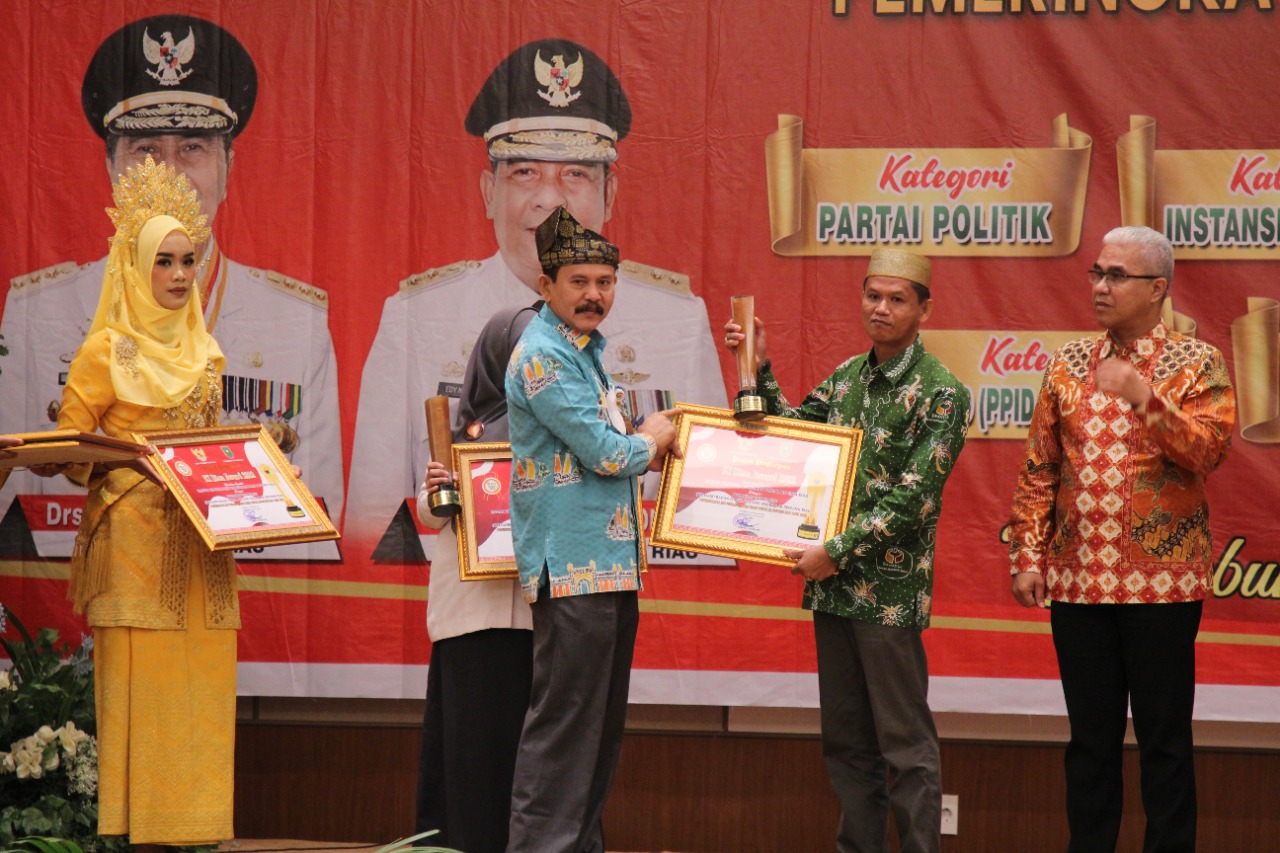 Bawaslu Riau Kembali Raih Predikat Informatif