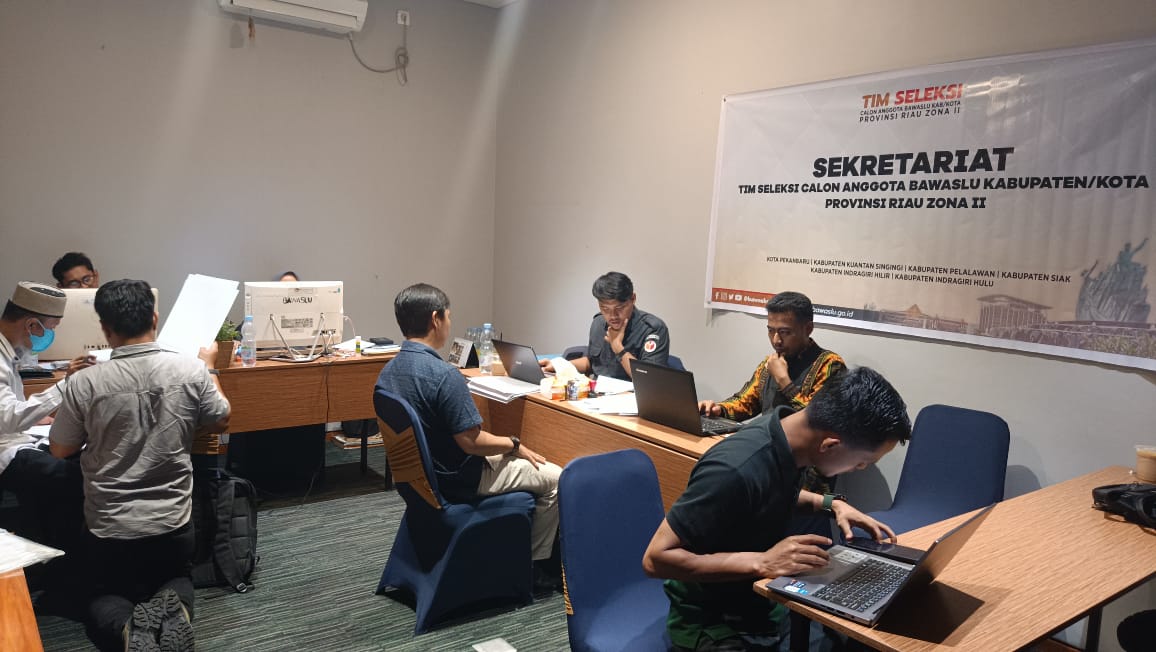 Hari Kedua 17 Orang Mendaftar