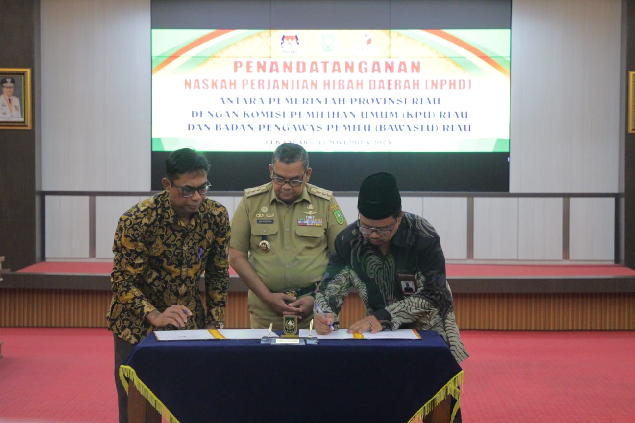 Alnofrizal tandatangani NPHD antara Pemerintah Provinsi Riau dengan Bawaslu Riau