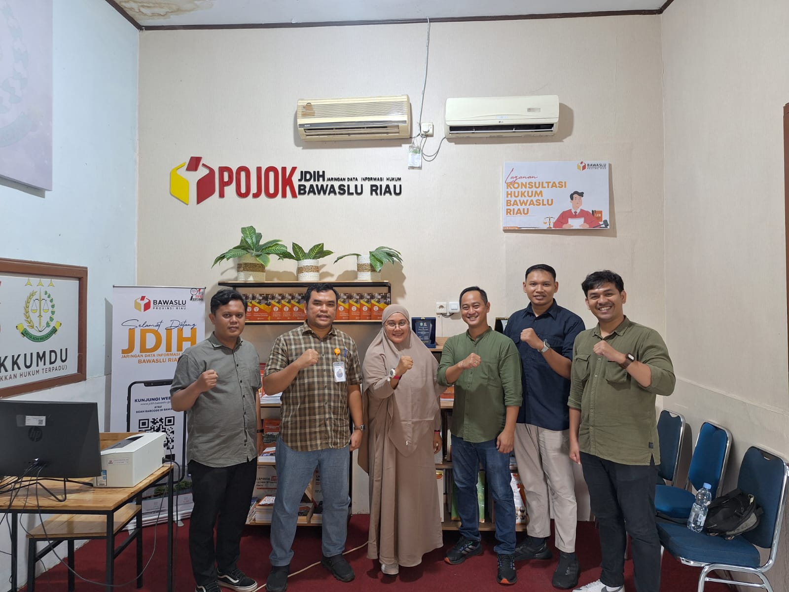 Bawaslu Riau Terima Kunjungan dari Pusat JDIHN Badan Pembinaan Hukum Nasional terkait pengelolaan JDIH