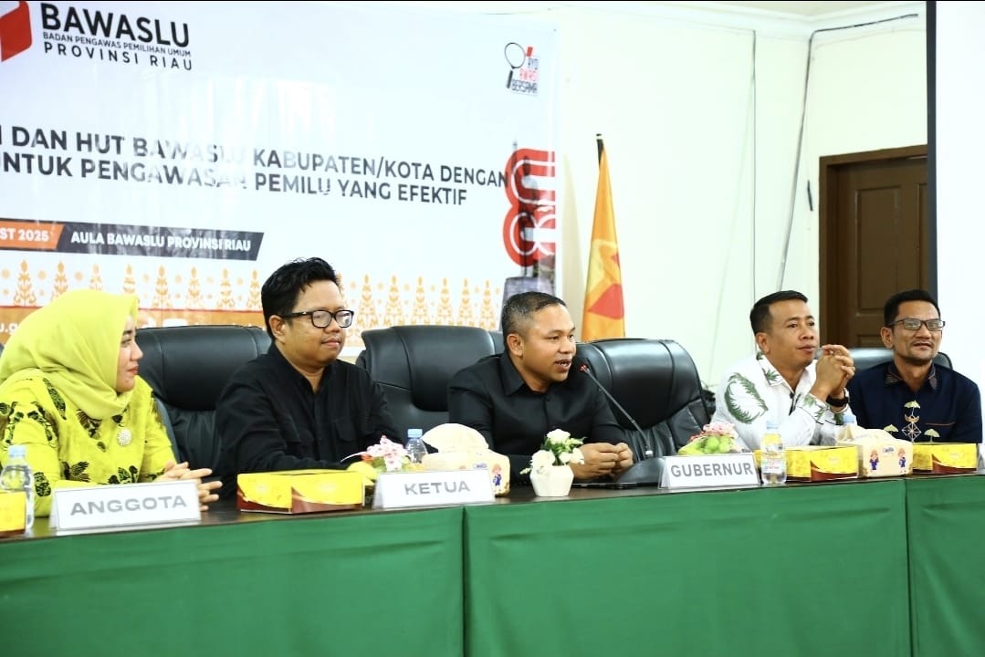 Hadiri Perayaan HUT Bawaslu Kabupaten/Kota, Gubernur Riau tegaskan "Hoaks dan Money Politik Jadi Musuh Demokrasi"