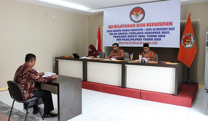 Bawaslu Riau Uji Kelayakan dan Kepatutan Calon Anggota Panwas Kampar dan Siak