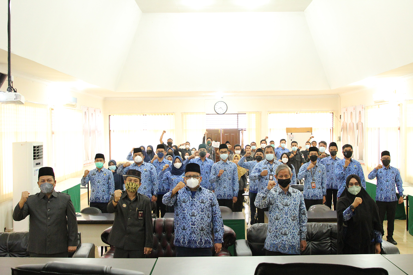 Pimpinan Bawaslu Provinsi Riau Ikuti Upacara Hari Kesaktian Pancasila
