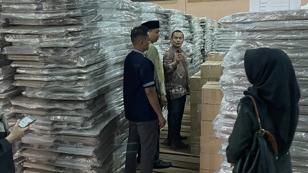 Amir Tinjau Langsung Gudang Penyimpanan Logistik Pemilu di KPU Kabupaten Kampar