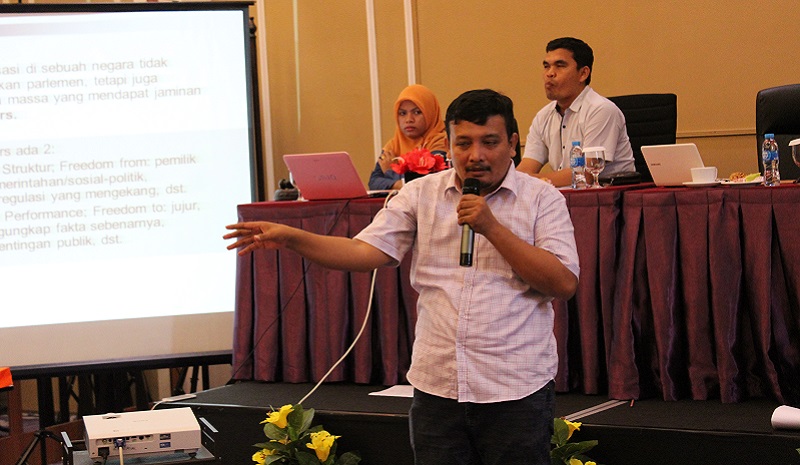 Ketua Pengembangan Serikat Media Cyber Paparkan Problematika Pers Dalam Pemilukada