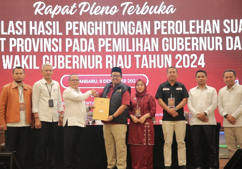 Bawaslu Riau Awasi Melekat Pleno Rekapitulasi Suara Pilgub Riau Tahun 2024Â Pekanbaru, Â Bawaslu