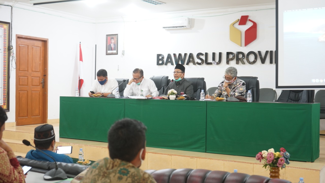 Dua Hari Jelang Tahapan Pendaftaran Bakal Pasangan Calon,  Bawaslu Riau Lakukan Pertemuan dengan KPU Riau dan Tim Pemeriksa Kesehatan