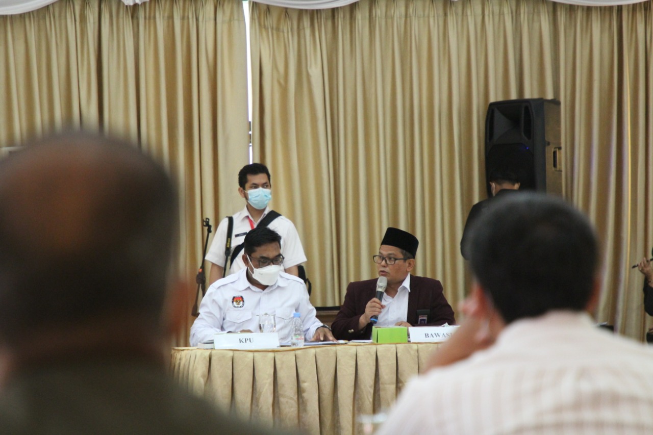 Bawaslu Riau Sampaikan Hasil Pengawasan Pilkada 2020 dihadapan Rombongan Komisi II DPR RI