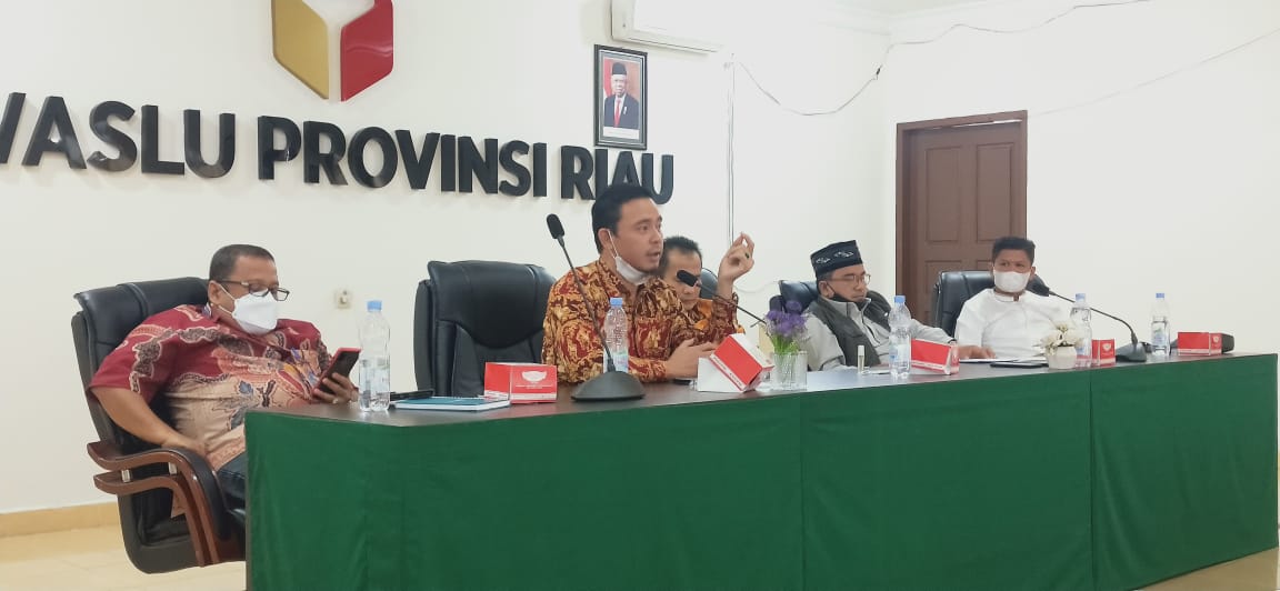 Amiruddin Sijaya : â€œSemoga Bawaslu Riau melalui PPID menjadi Lembaga Informatif di Tahun ini.â€