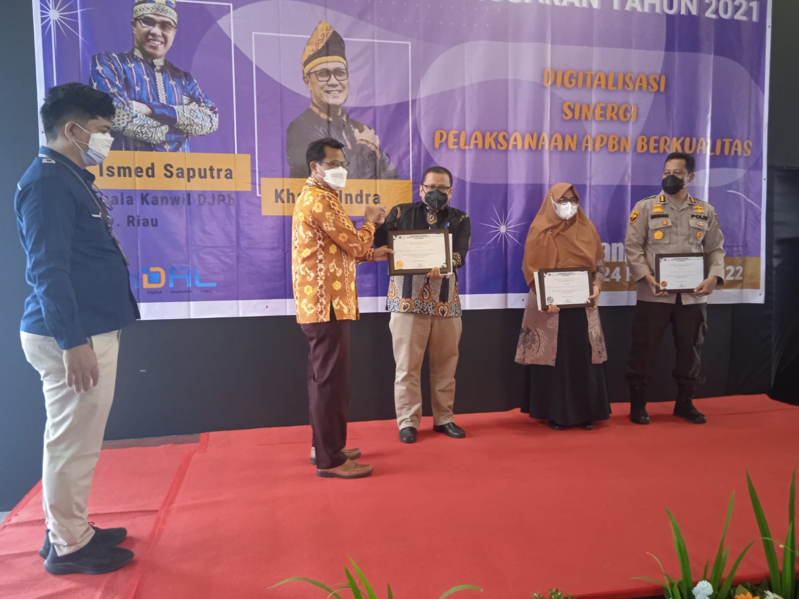 Bawaslu Riau Raih Penghargaan Sebagai Satker Terbaik