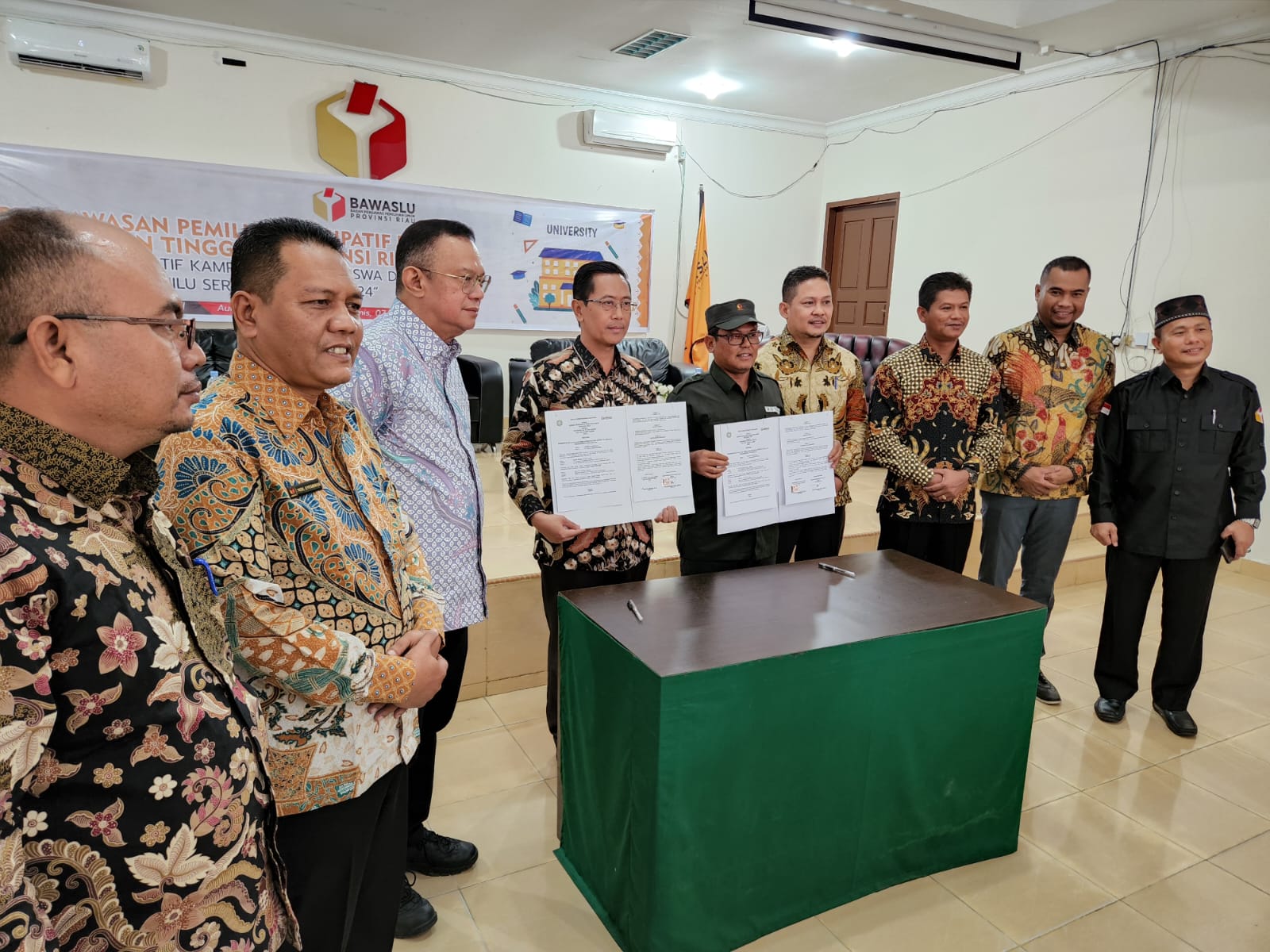 Bawaslu Riau Menandatangani MoU dengan Universitas Islam Negeri (UIN) Sultan Syarif Kasim Riau
