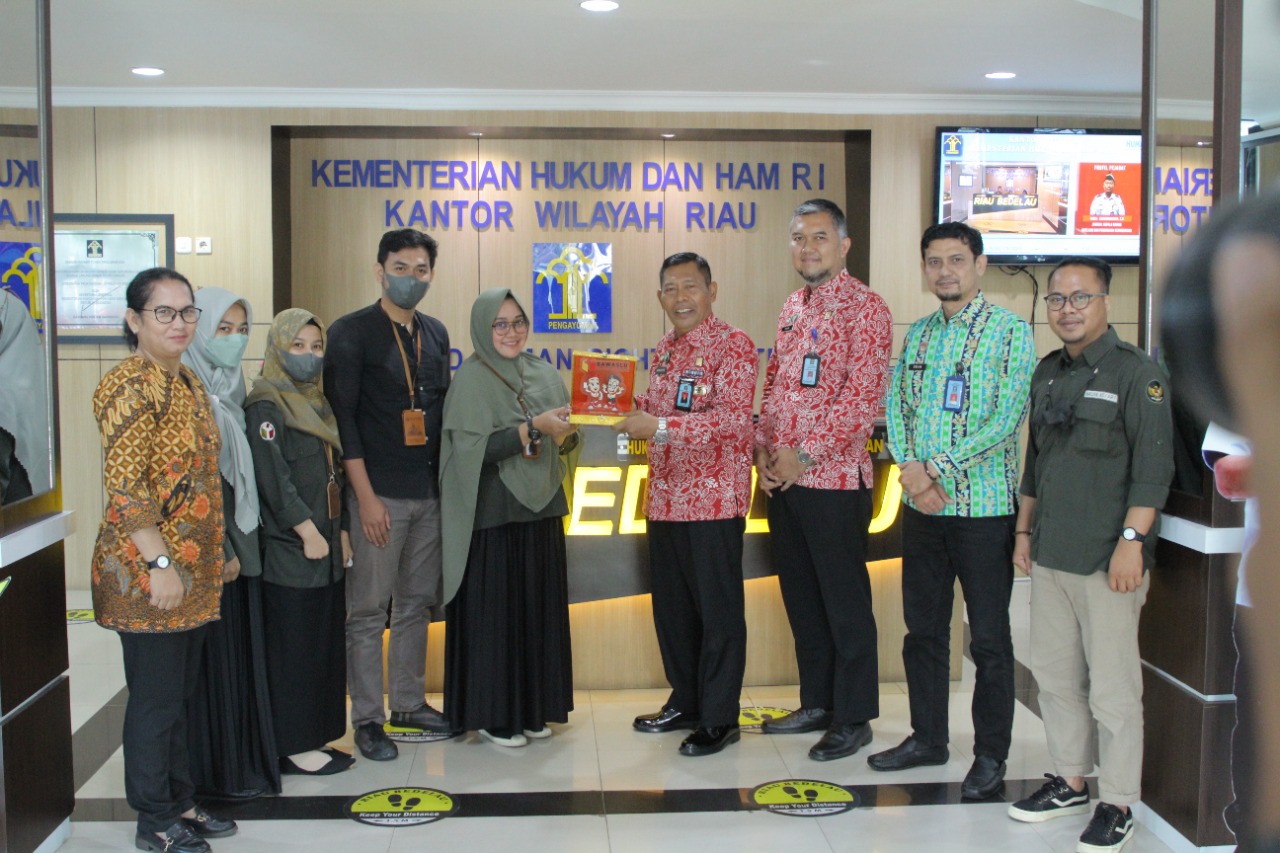 Bawaslu Riau Kunjungi Kanwil Kemenkumham Riau Bahas Pengelolaan JDIH