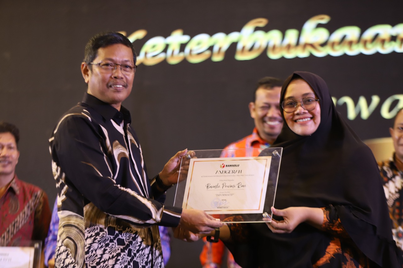 Bawaslu Riau Kembali Raih Penghargaan Sebagai Lembaga Informatif