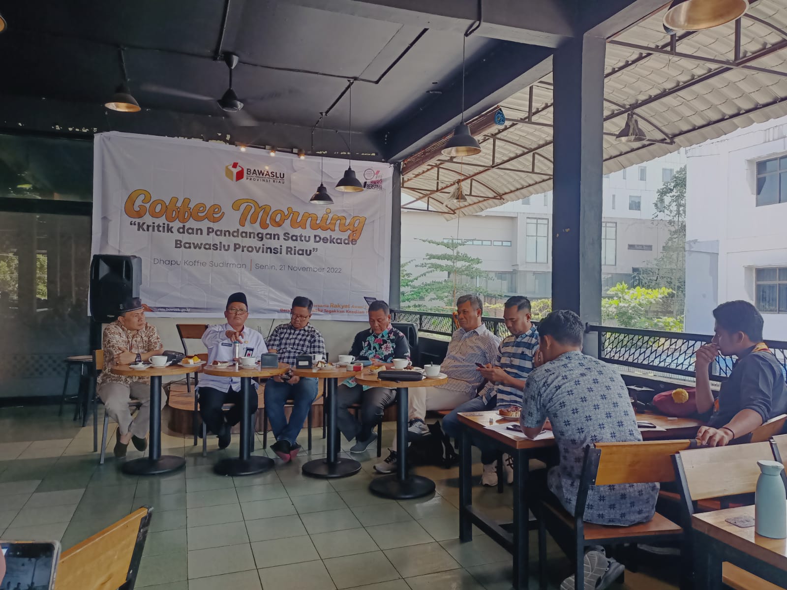 Gelar Coffe Morning, Bawaslu Riau Minta Kritik dan Pandangan Satu Dekade