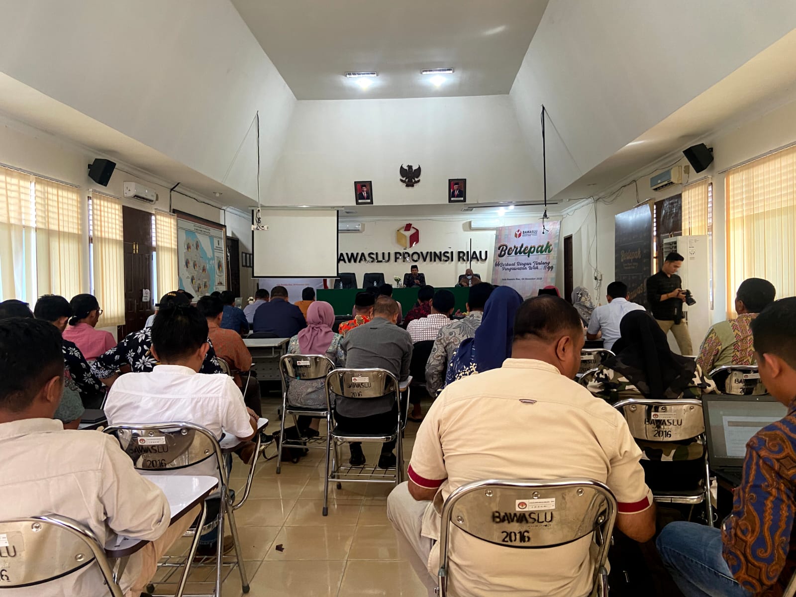 Perkuat PPID Kelembagaan, Bawaslu Riau Gelar Evaluasi Pengelolaan Data dan Informasi Bersama Bawaslu Kabupaten/kota se-Provinsi Riau