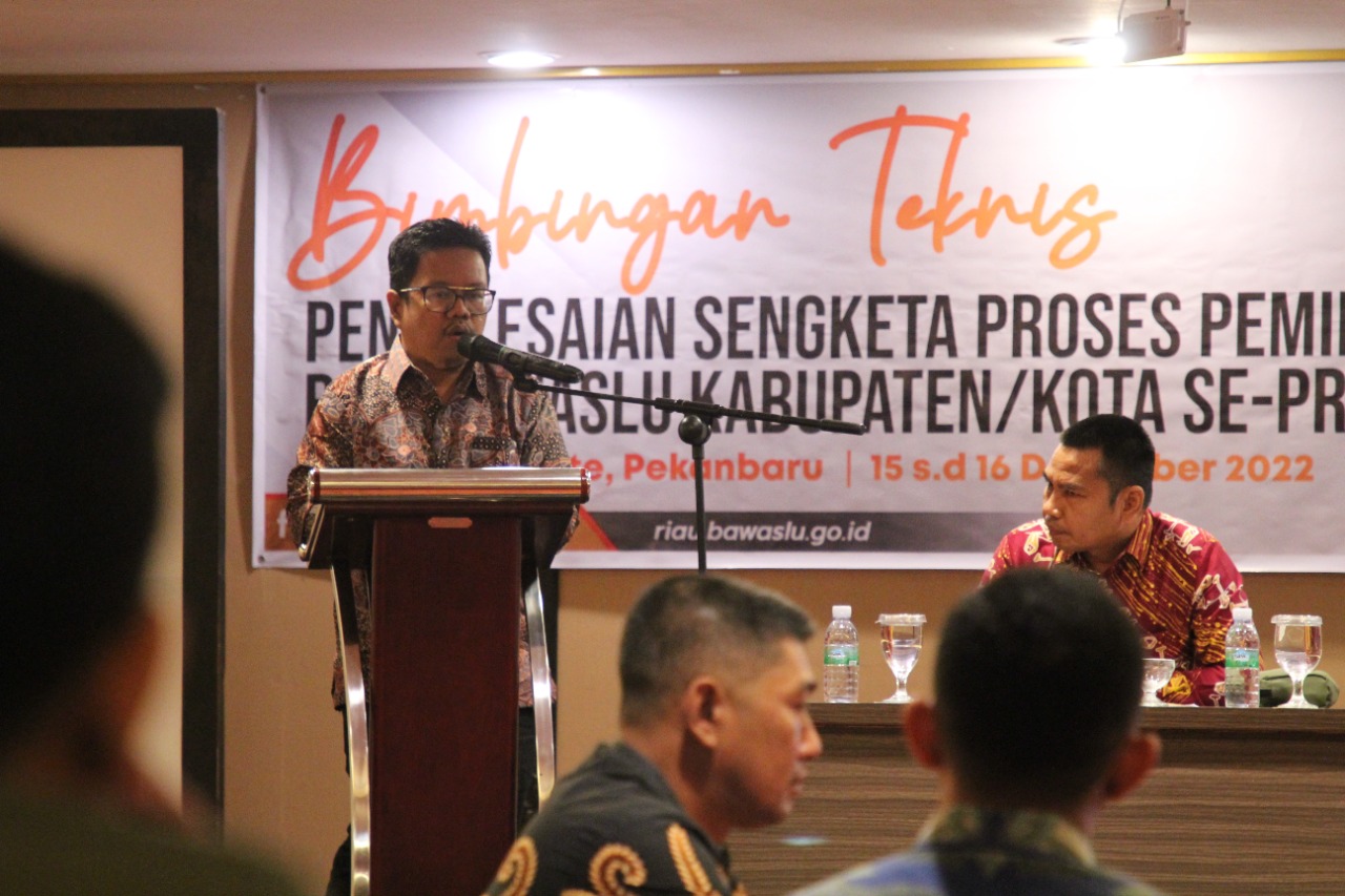 Matangkan Pemahaman Jajaran Bawaslu Kabupaten/Kota, Bawaslu Riau Gelar Bimtek Penyelesaian Sengketa Proses