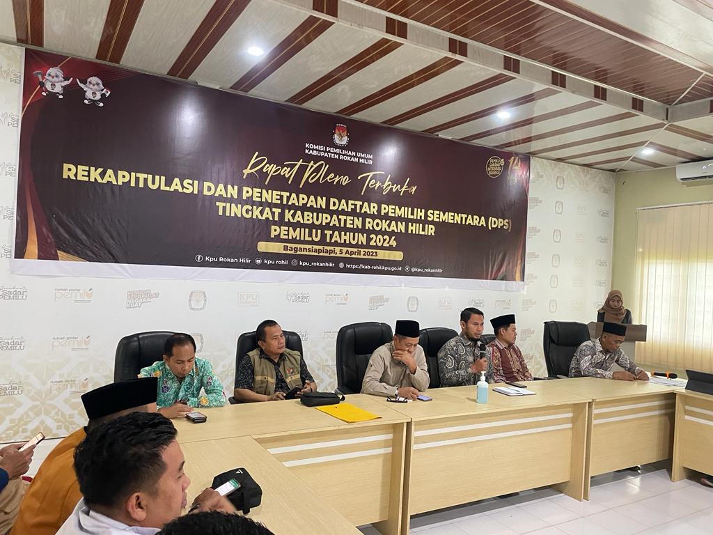 Amiruddin Sijaya hadiri Rapat Pleno Terbuka Rekapitulasi dan penetapan daftar pemilih sementara (DPS) KPU Kab. Rokan Hilir