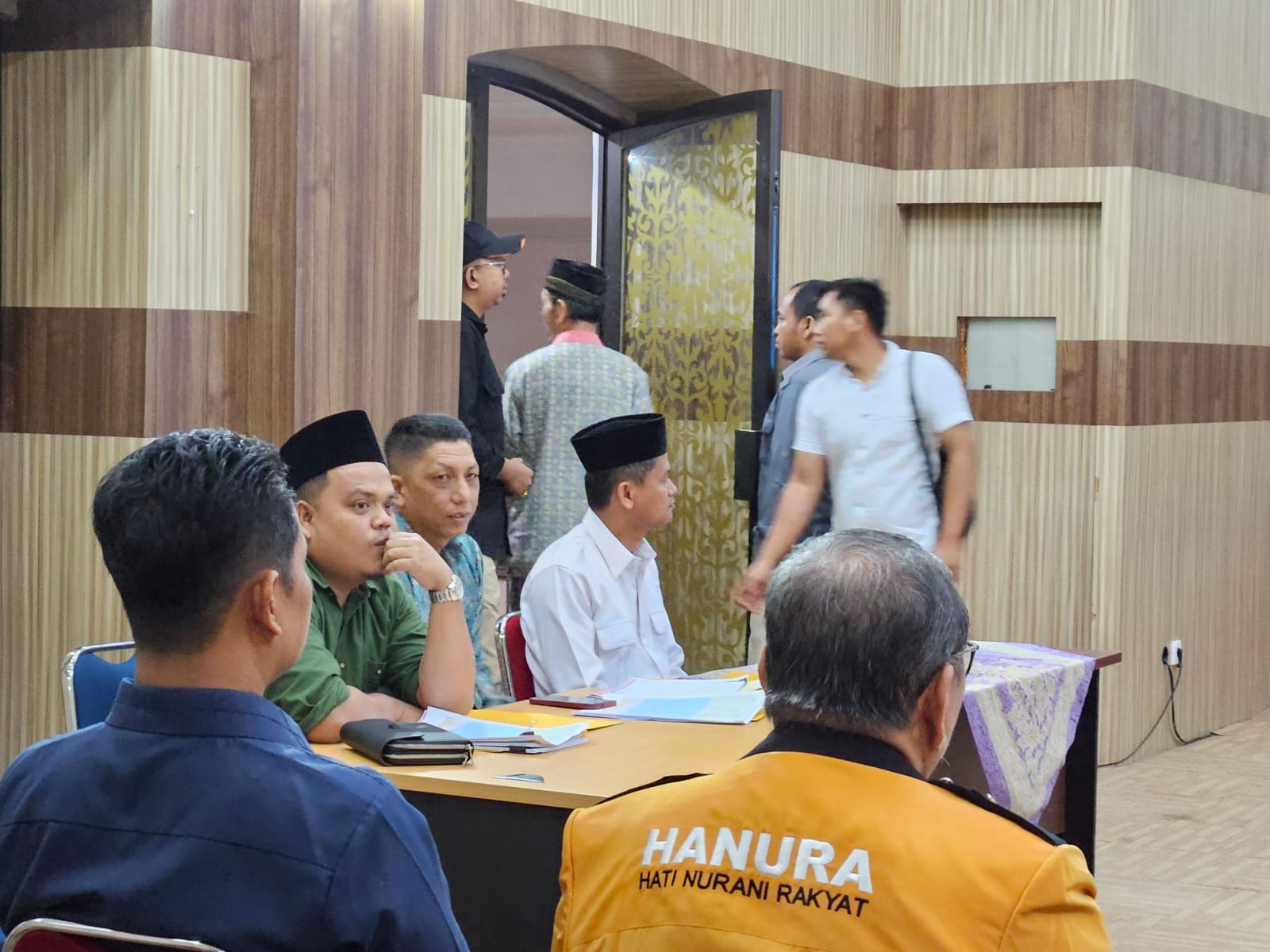 Anggota Bawaslu Riau Hasan Awasi Rapat Pleno Terbuka Rekapitulasi Dan Penetapan Daftar Pemilih Sementara Tingkat Kota Dumai