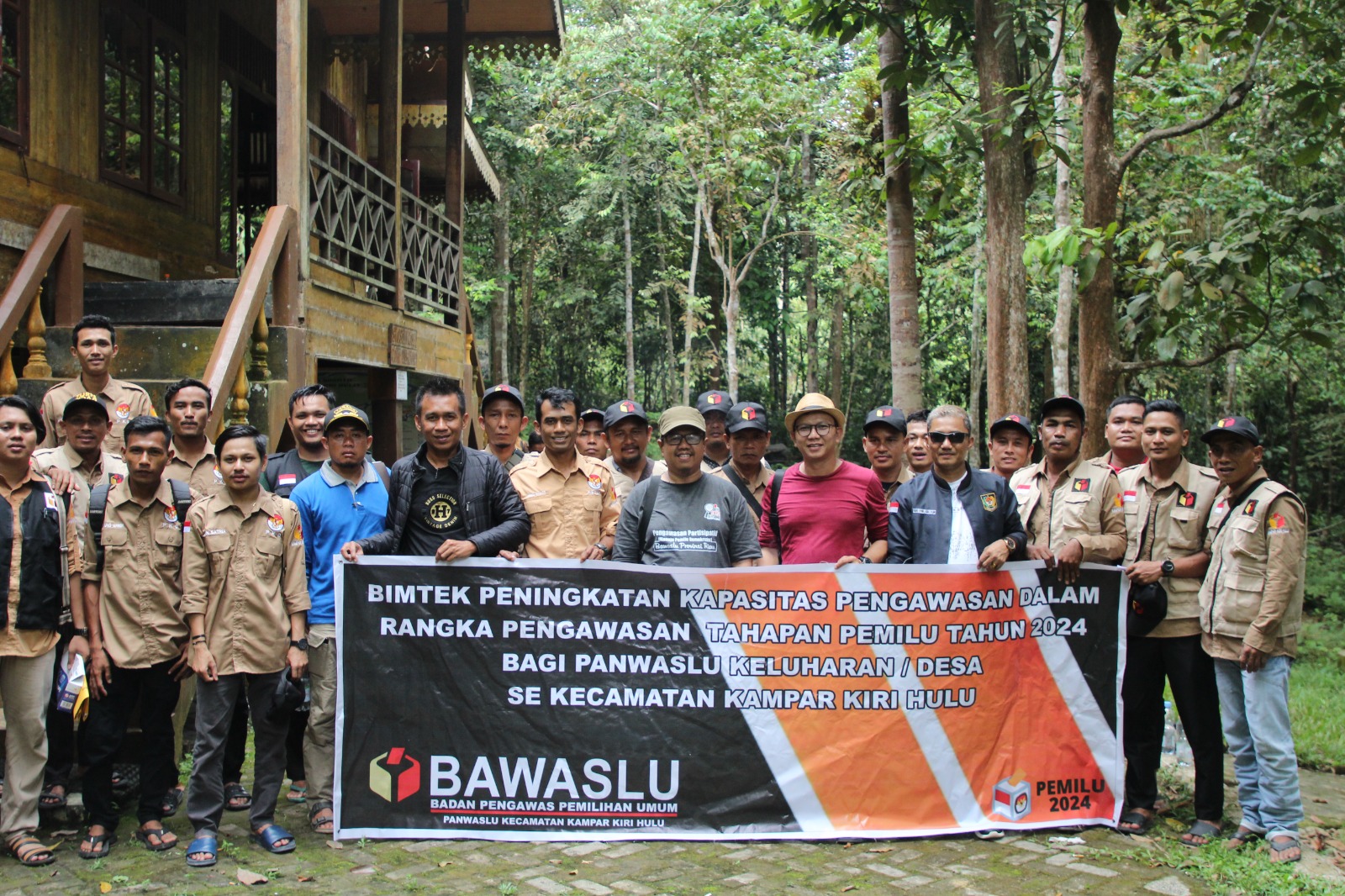 Susuri Sungai Subayang Kampar, Bawaslu Riau Pastikan Pengawas Pemilu Solid