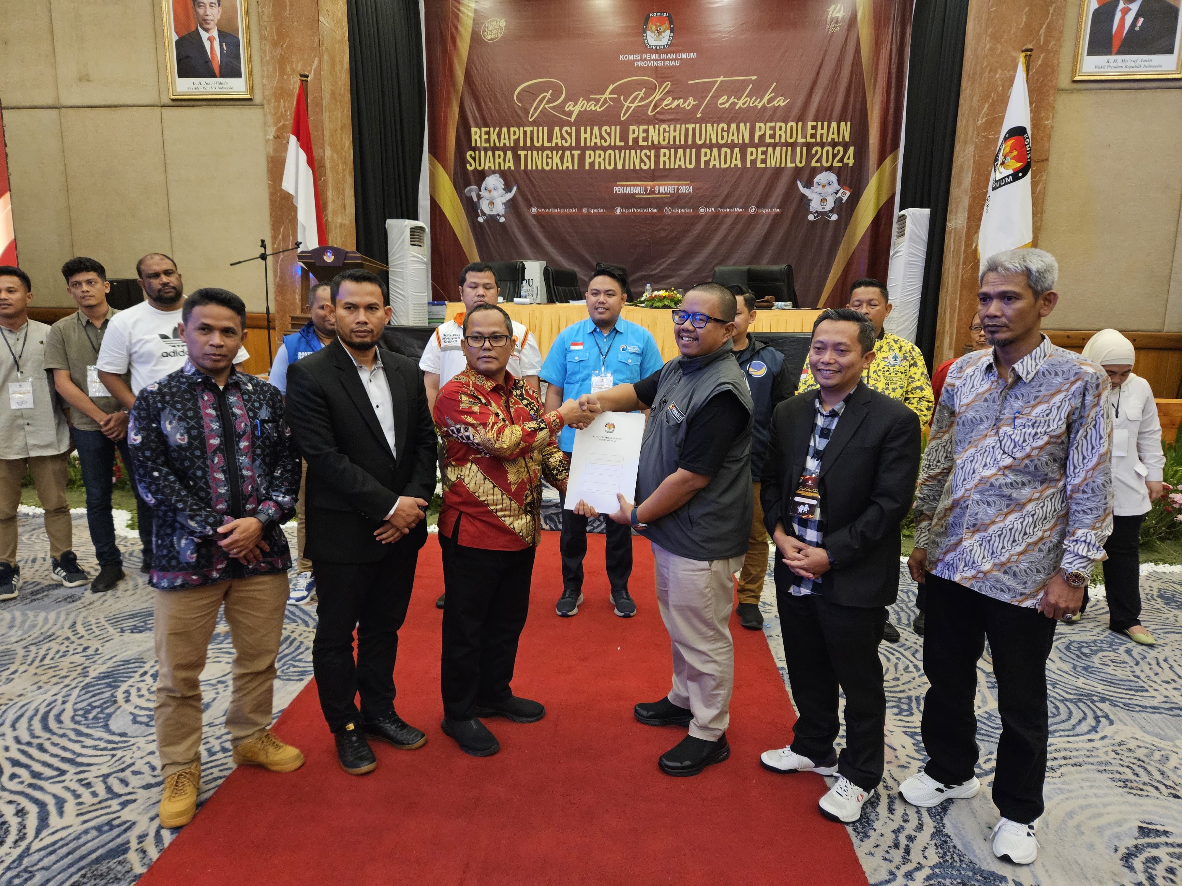 Bawaslu Riau Awasi Melekat Hari Terakhir Rekapitulasi Provinsi Hingga Penandatanganan oleh Saksi