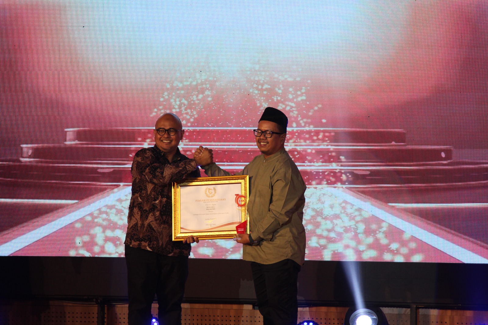 Cakaplah Award 2024, Bawaslu Riau terima Penghargaan sebagai Lembaga Informatif