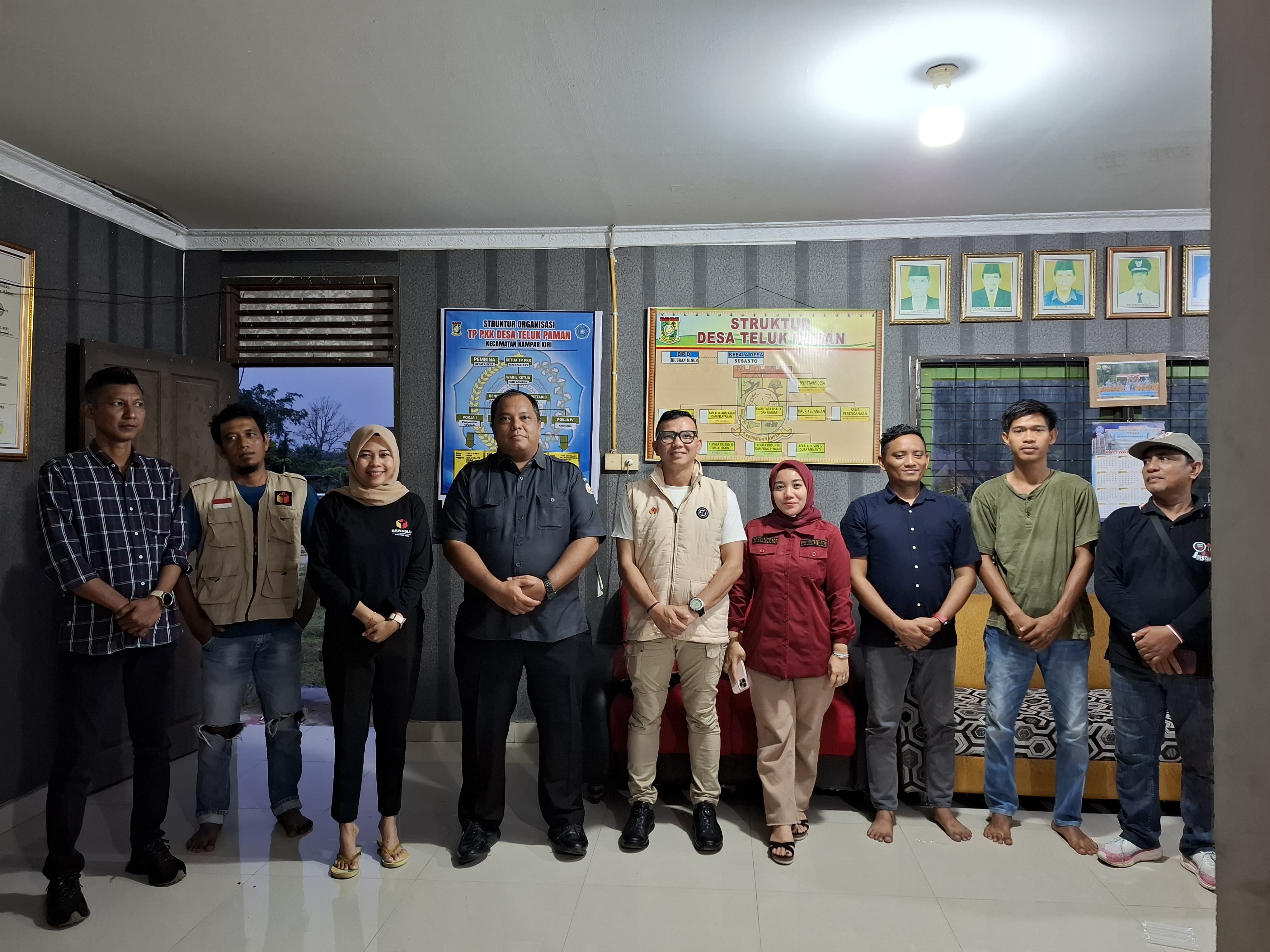 Jelang hari Pemungutan Suara,Patminah Tinjau langsung Distribusi Logistik Pemilihan Pada Wilayah Terdapak Banjir Di Kec. Kampar Kiri