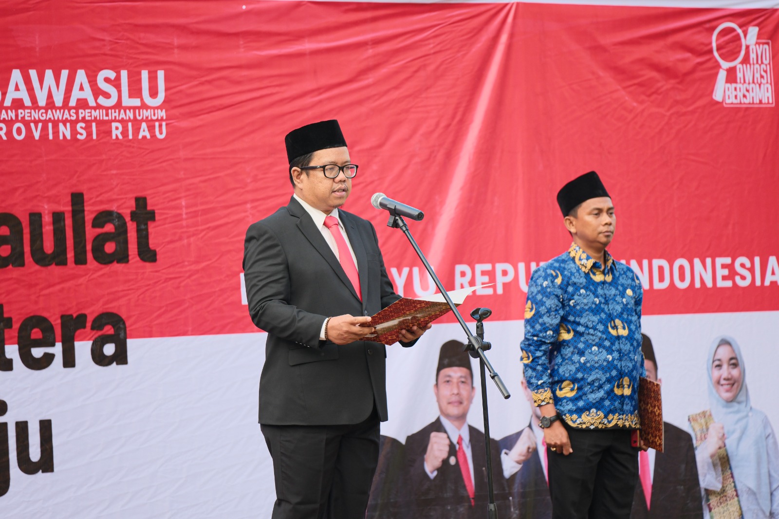 Turut Merayakan HUT RI ke-80, Bawaslu Riau Laksanakan Upacara serta Adakan Berbagai Lomba