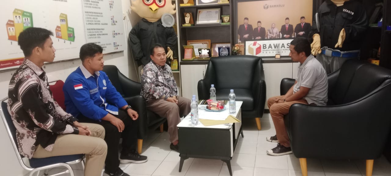 Bawaslu Riau Terima Penjemputan Mahasiswa Magang Fakultas Syariah dan Hukum UIN Suska Riau