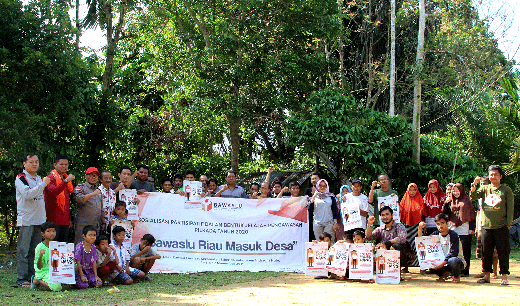 Bawaslu Masuk Desa:  Bawaslu Riau sosialisasikan Pilkada 2020 di Desa Binaan Ustad Abdul Somad