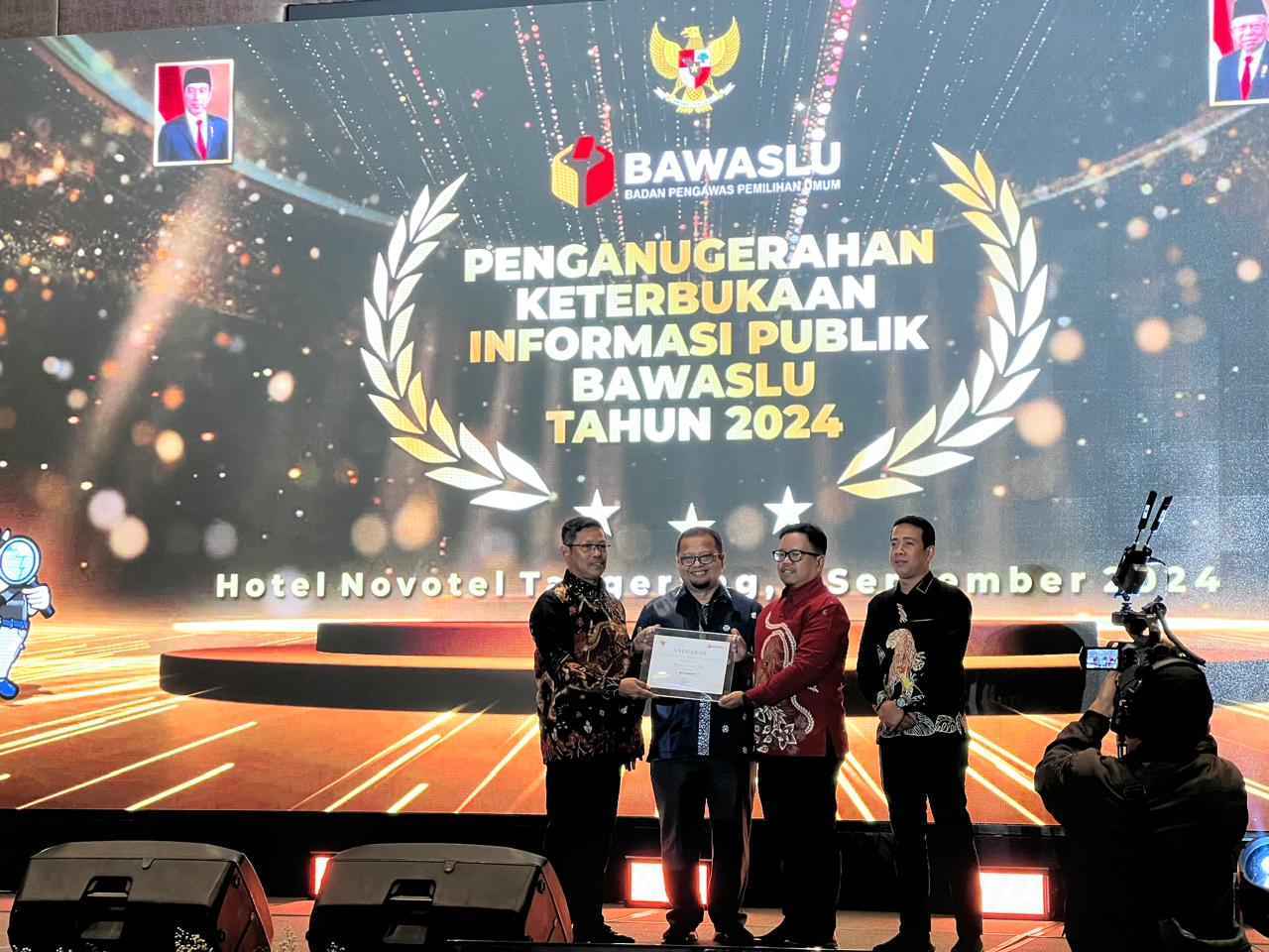 Bawaslu Riau dan Bawaslu Pelalawan Terima Anugerah Keterbukaan Informasi Publik