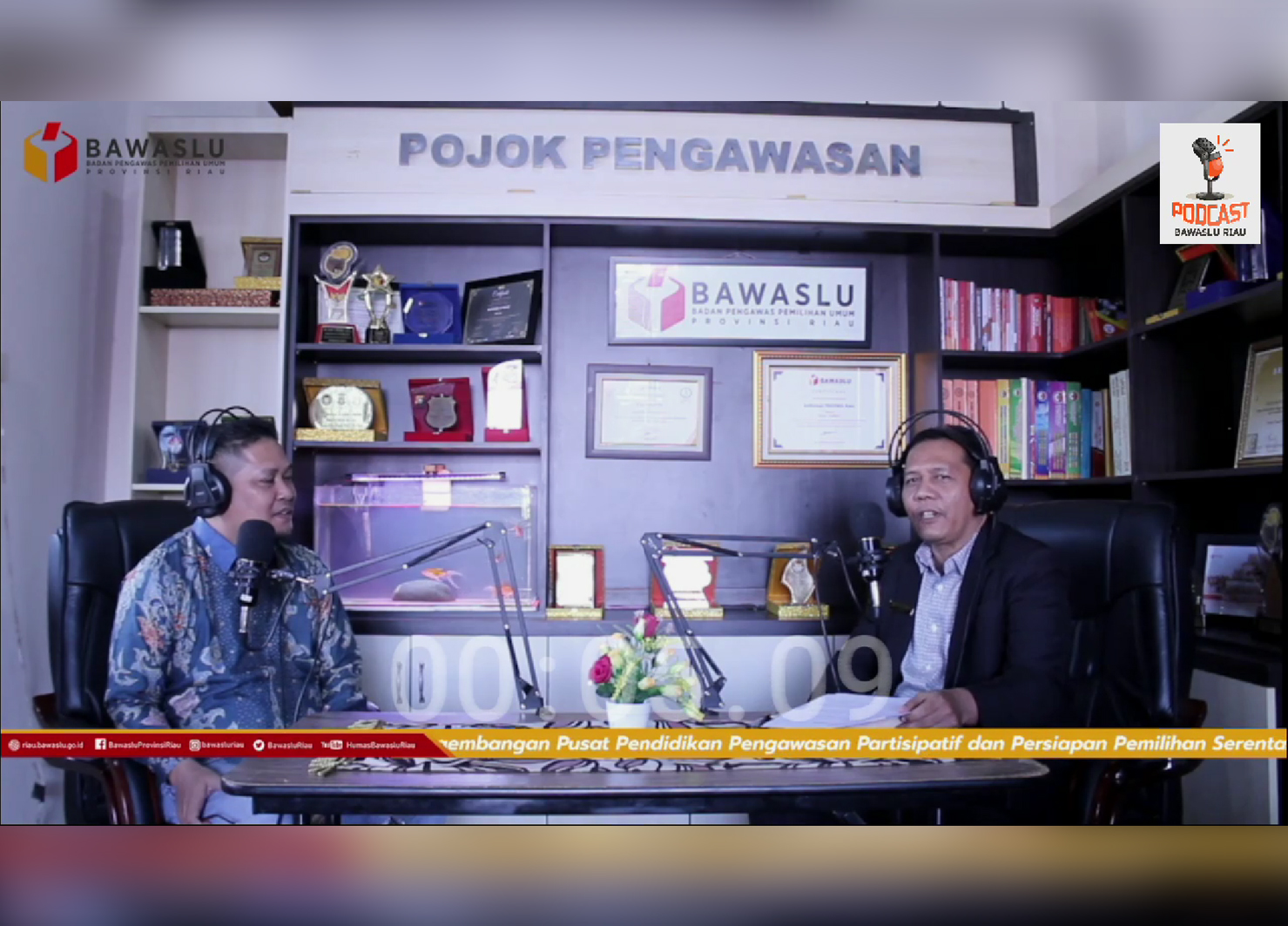 Perdana, Bawaslu Riau Laksanakan Podcast Pengembangan pojok Pengawasan