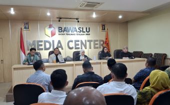 Tunaikan Kewajiban, Bawaslu se-Riau serahkan Laporan Kehumasan Tahun 2024 Ke Bawaslu RI