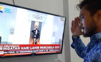 Guna Mencegah Penularan Covid-19, Pimpinan dan Pegawai Bawaslu Riau Ikuti Upacara Hari Lahir Pancasila Secara Online di Rumah