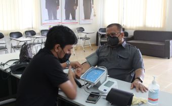 Bawaslu Riau Gelar Vaksinasi Dosis Kedua