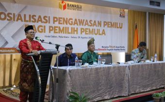 Bawaslu Riau Sosialisasikan Pengawasan Pemilu Bagi Pemilih Pemula