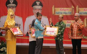 Bawaslu Riau Kembali Raih Predikat Informatif