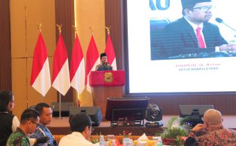 Ketua Bawaslu Riau Sampaikan Rambu-Rambu Pemilu di Hadapan Bupati/Walikota se-Riau