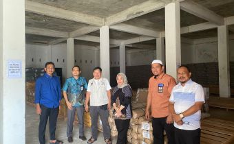 Pastikan Kondisi Logistik Pemilu, Patminah Tinjau Gudang KPU Rokan Hulu