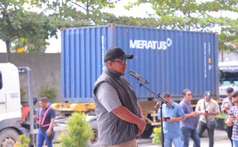 Bawaslu Riau Awasi Pendistribusian Surat Suara Pemilu Tahun 2024 di Pelabuhan Pelindo Perawang.