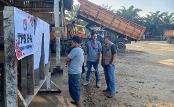 Lakukan Pengawasan Melekat PSU di Wilayah Terjauh Rokan Hulu, Amiruddin Edukasi Langsung Pengawas TPS