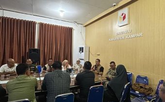 Amiruddin Sijaya Pimpin Rakernis Kehumasan Bawaslu Riau di Kabupaten Kampar Dalam Rangka Penyusunan Laporan Akhir Kehumasan pada Tahapan Pilkada 2024