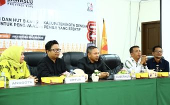 Hadiri Perayaan HUT Bawaslu Kabupaten/Kota, Gubernur Riau tegaskan "Hoaks dan Money Politik Jadi Musuh Demokrasi"