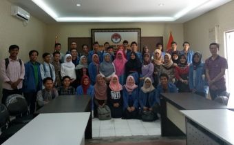 Mahasiswa/i UIN Suska Riau Lakukan Kunjungan ke Kantor Bawaslu Riau