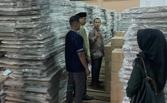 Amir Tinjau Langsung Gudang Penyimpanan Logistik Pemilu di KPU Kabupaten Kampar